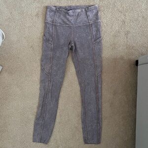 Lululemon High Rise Tight 25 Workout Pants Womens Size 6 light purple crinkle